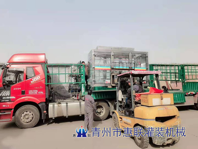 8頭尾氣處理液灌裝機(jī)廠家發(fā)貨現(xiàn)場(chǎng)